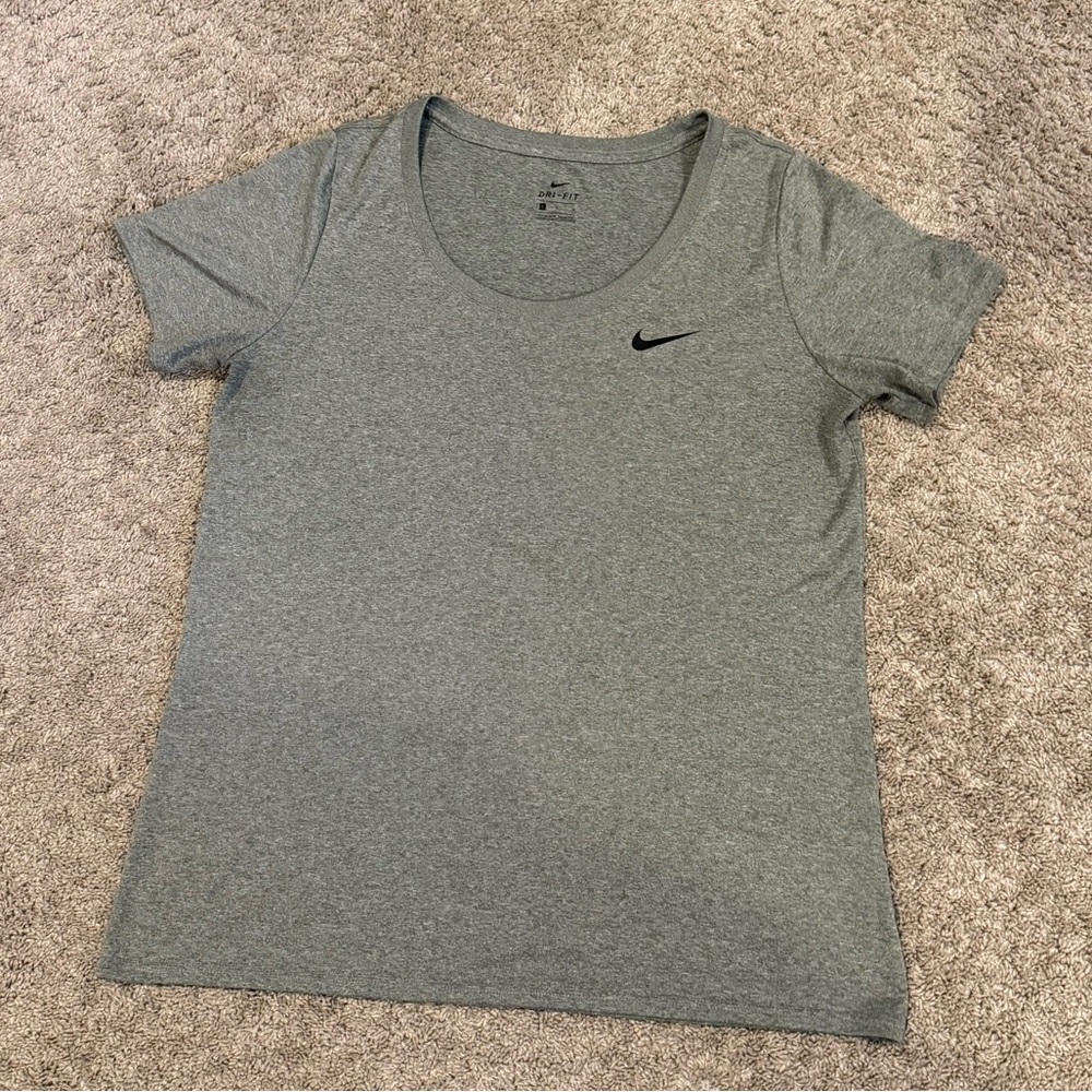Nike Women's Heather Gray Short Sleeve Tee